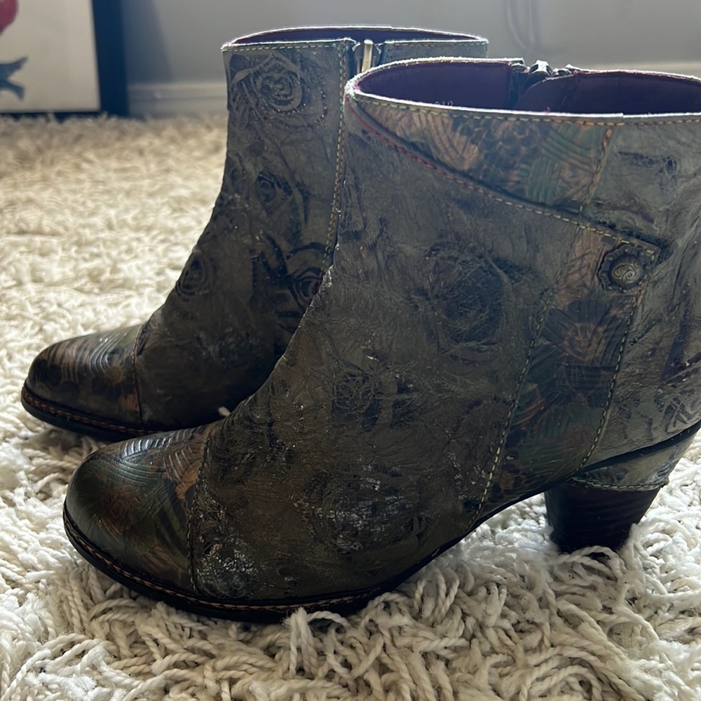 L”Artiste Genuine Leather Boots 38 size fits 7.5/ 8 —EC! Spring Step. Zip side
